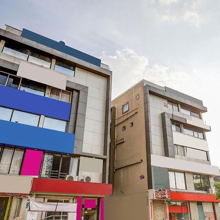 Готель Capital O Maple View Naroda Екстер'єр фото