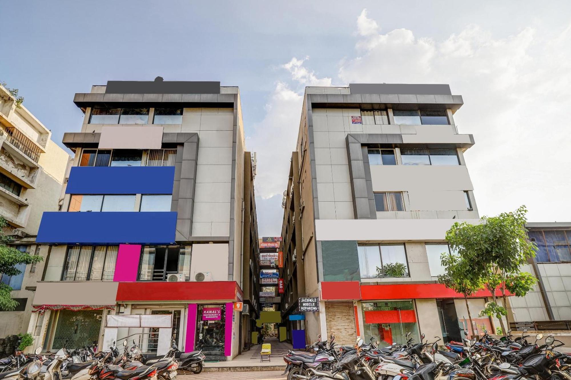 Готель Capital O Maple View Naroda Екстер'єр фото