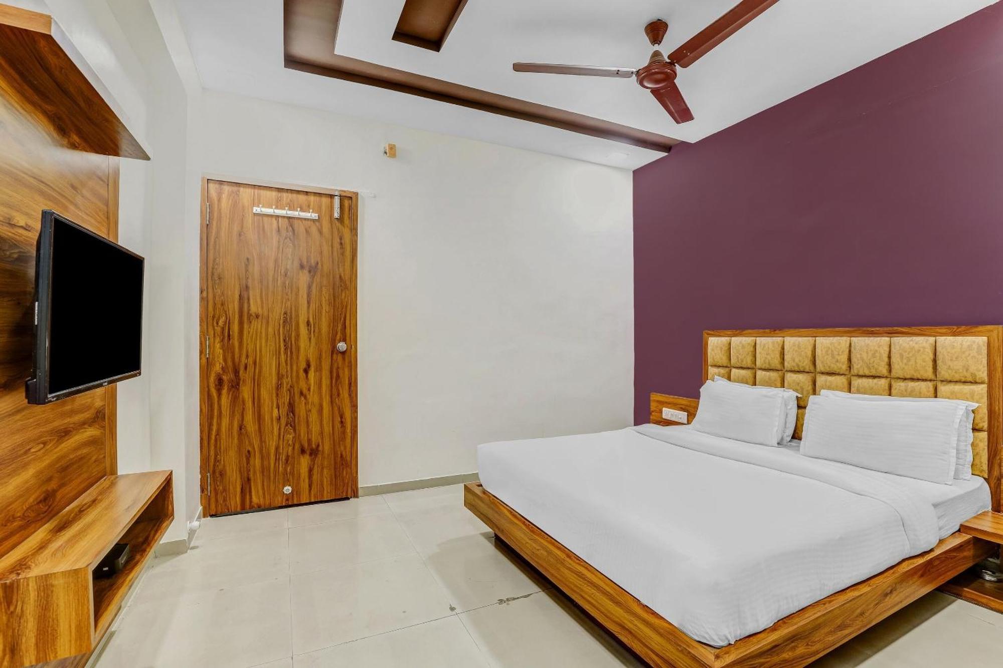 Готель Capital O Maple View Naroda Екстер'єр фото