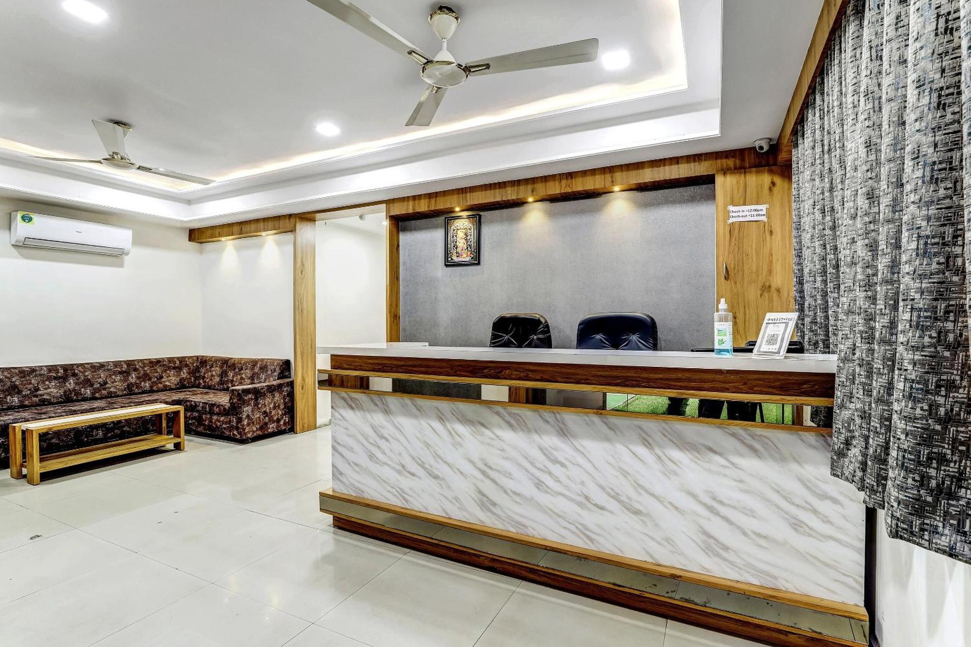 Готель Capital O Maple View Naroda Екстер'єр фото