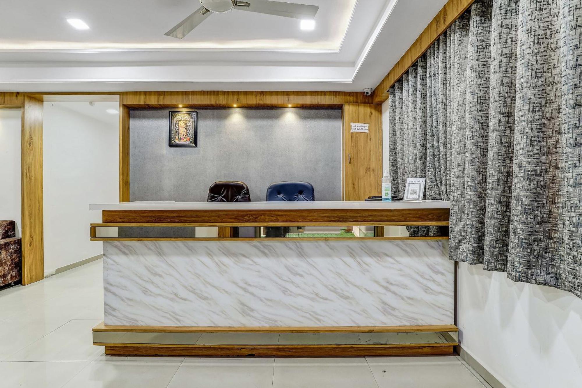Готель Capital O Maple View Naroda Екстер'єр фото