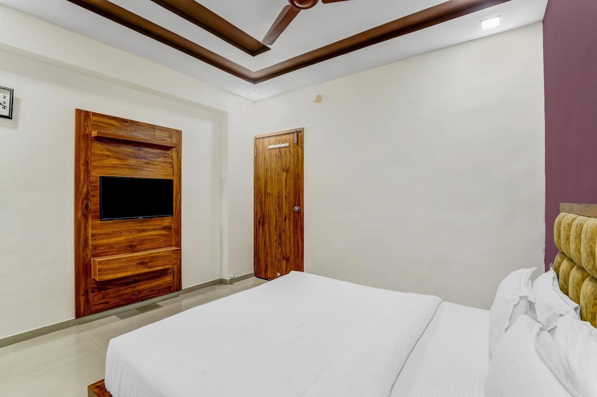 Готель Capital O Maple View Naroda Екстер'єр фото