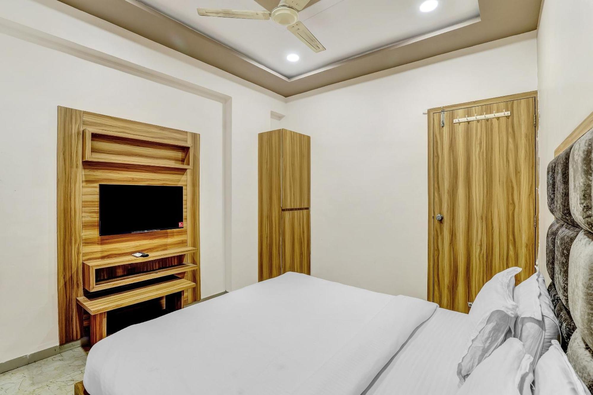 Готель Capital O Maple View Naroda Екстер'єр фото