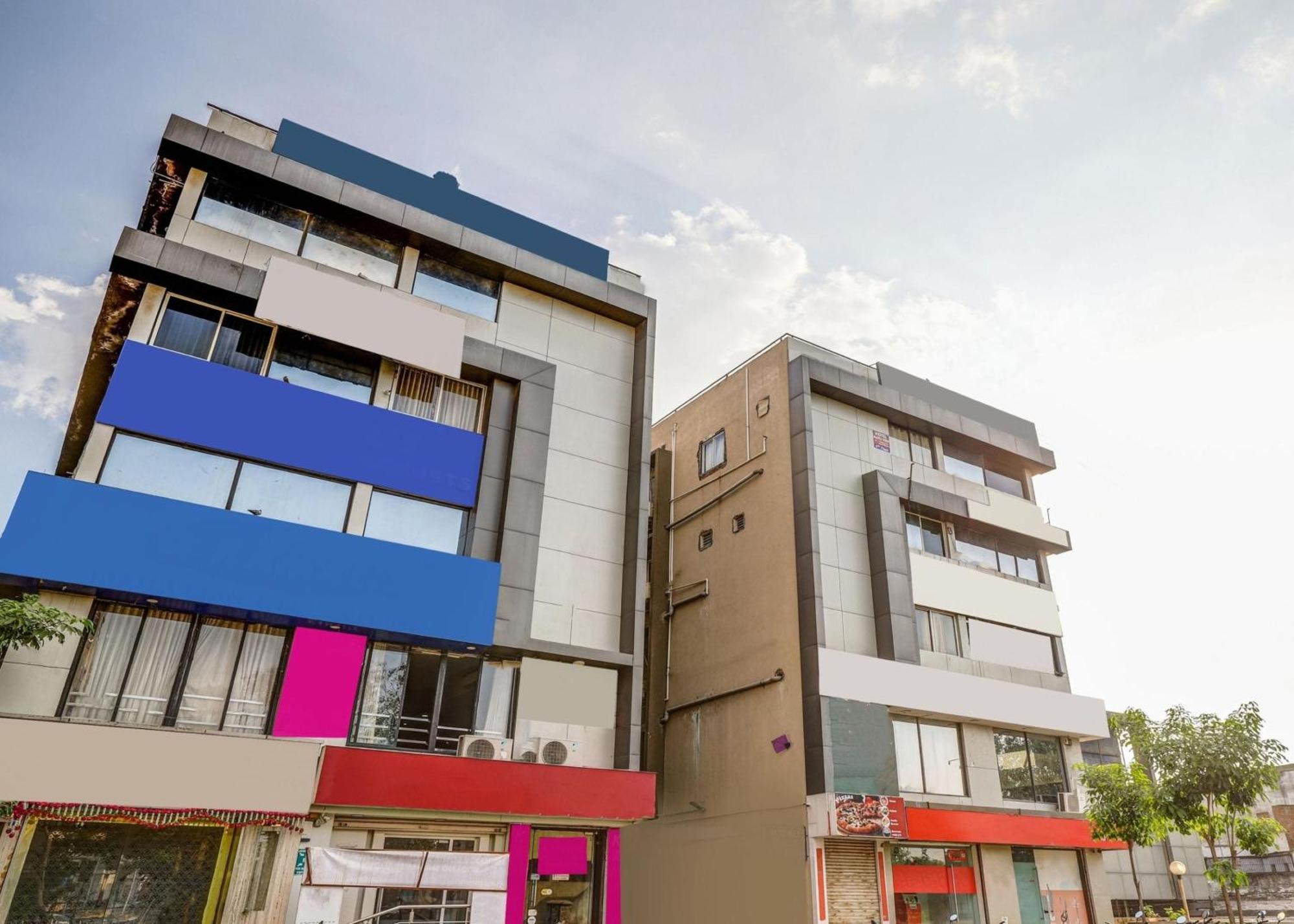 Готель Capital O Maple View Naroda Екстер'єр фото