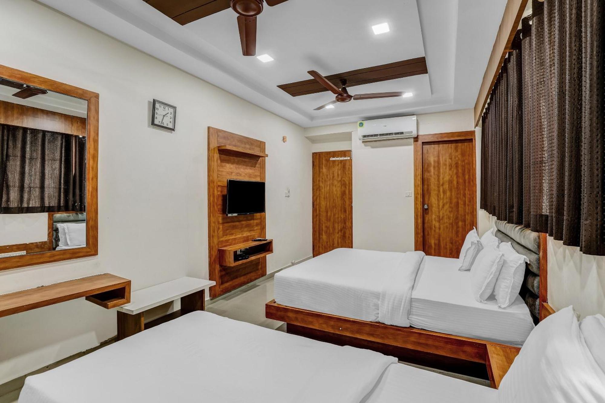 Готель Capital O Maple View Naroda Екстер'єр фото